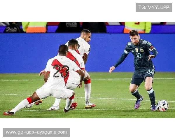 劳塔罗被动倒地依旧完成有效射门：展现超凡能力的瞬间