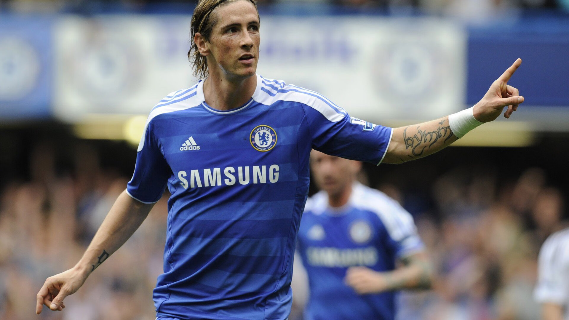 “科技革新：自动驾驶助力未来赛车”，自动驾驶塑未来